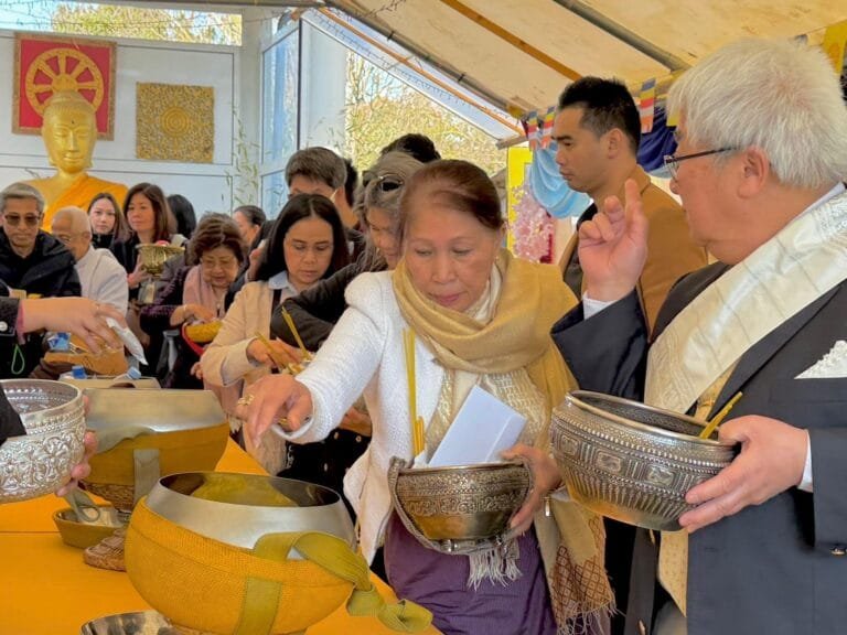 Boun Makha Bouxa 2026 : Célébration et Partage à Wat Sisattanak